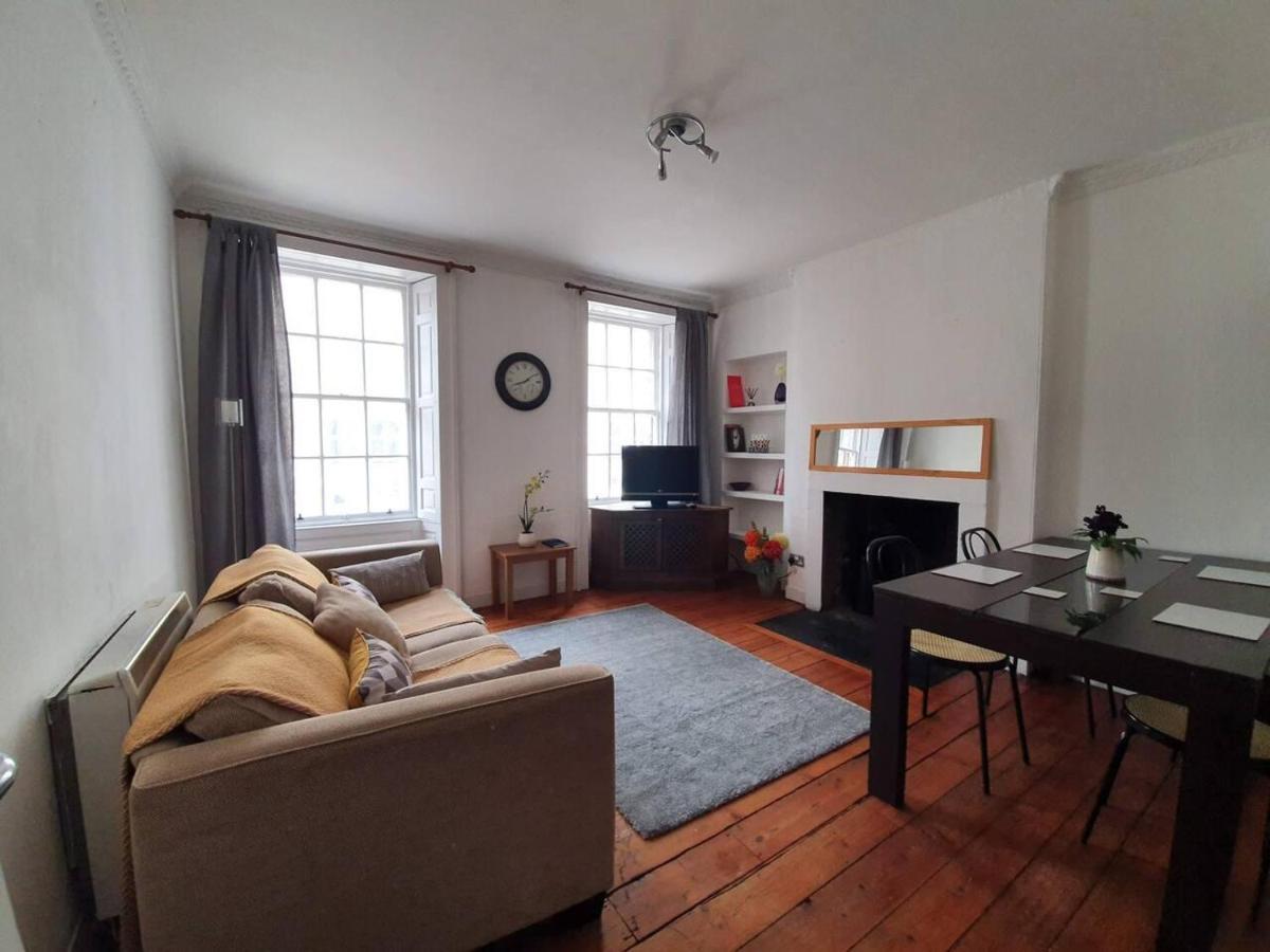 אדינבורו Lovely 2 Bedroom Flat In The Heart Of The City מראה חיצוני תמונה